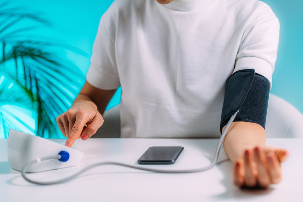 Każda osoba z nadciśnieniem tętniczym powinna uzupełniać niedobór koenzymu Q10 który przyczyni się do jego regulacji.