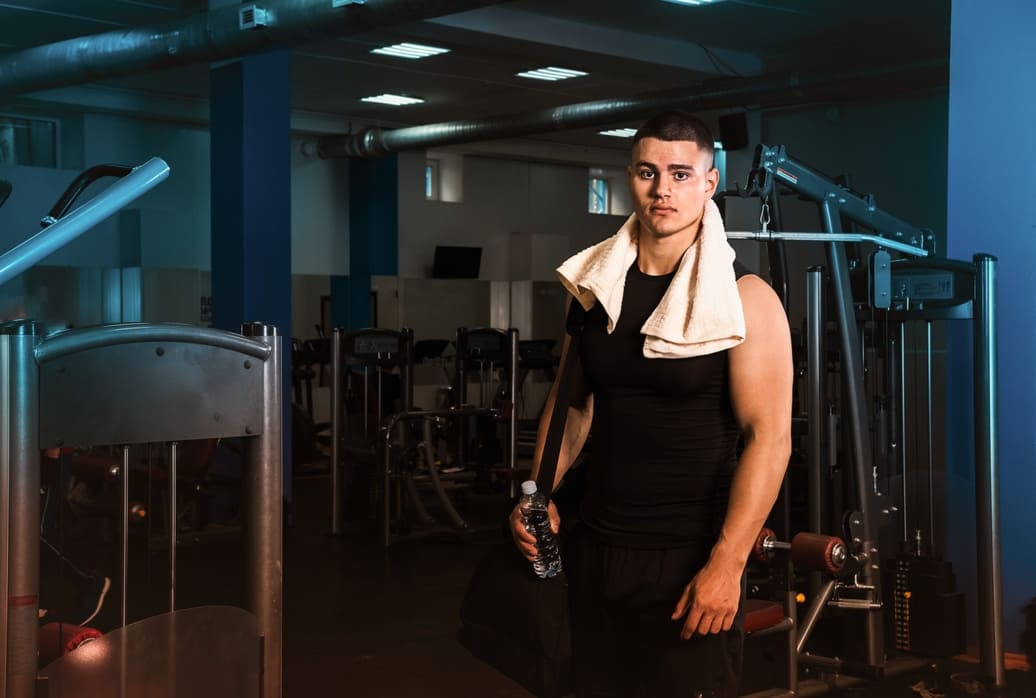 sportowiec-na-silowni