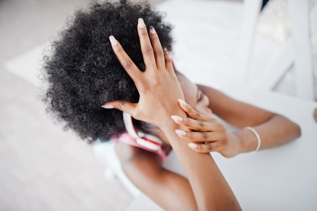 zniszczone-wlosy-i-paznokcie